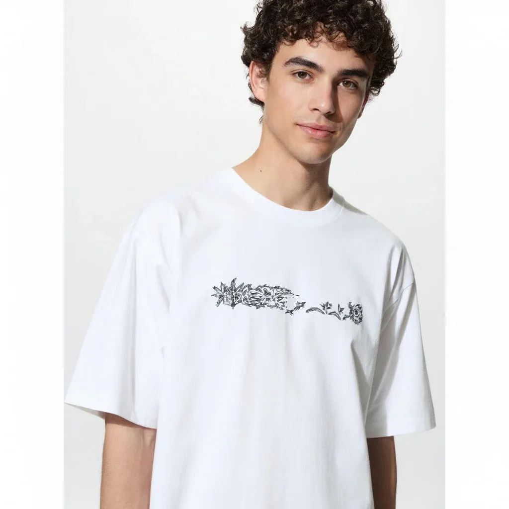 UniQlo YOASOBI UT T-Shirt – Relaxed Fit 489914 Japan best brand